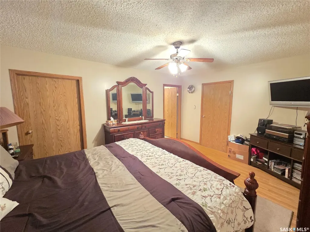 15 Adelaide Street Manor SK S0C 1R0