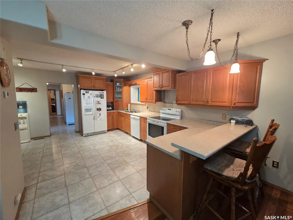 15 Adelaide Street Manor SK S0C 1R0