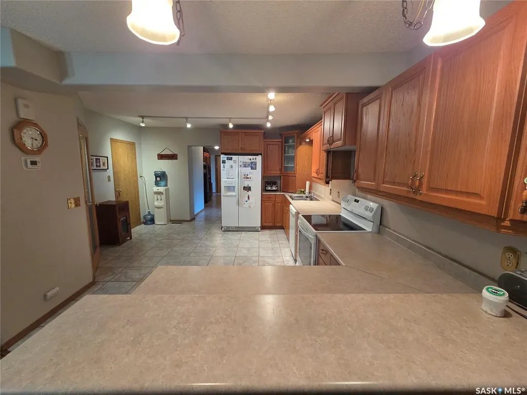 15 Adelaide Street Manor SK S0C 1R0