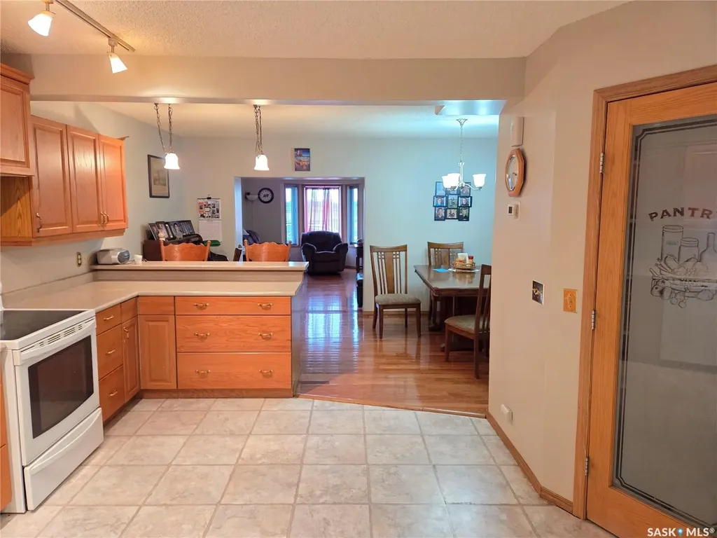 15 Adelaide Street Manor SK S0C 1R0