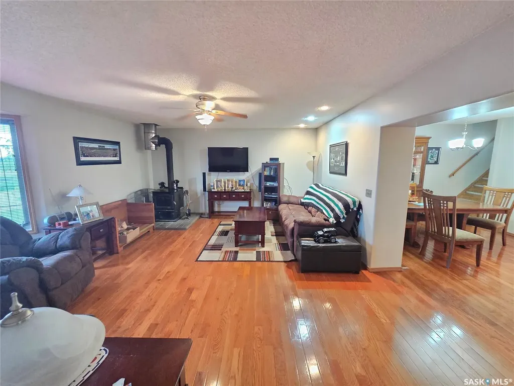 15 Adelaide Street Manor SK S0C 1R0