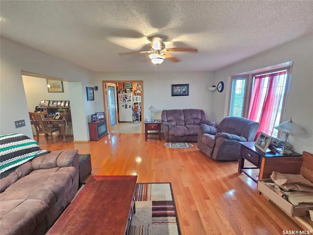 15 Adelaide Street Manor SK S0C 1R0