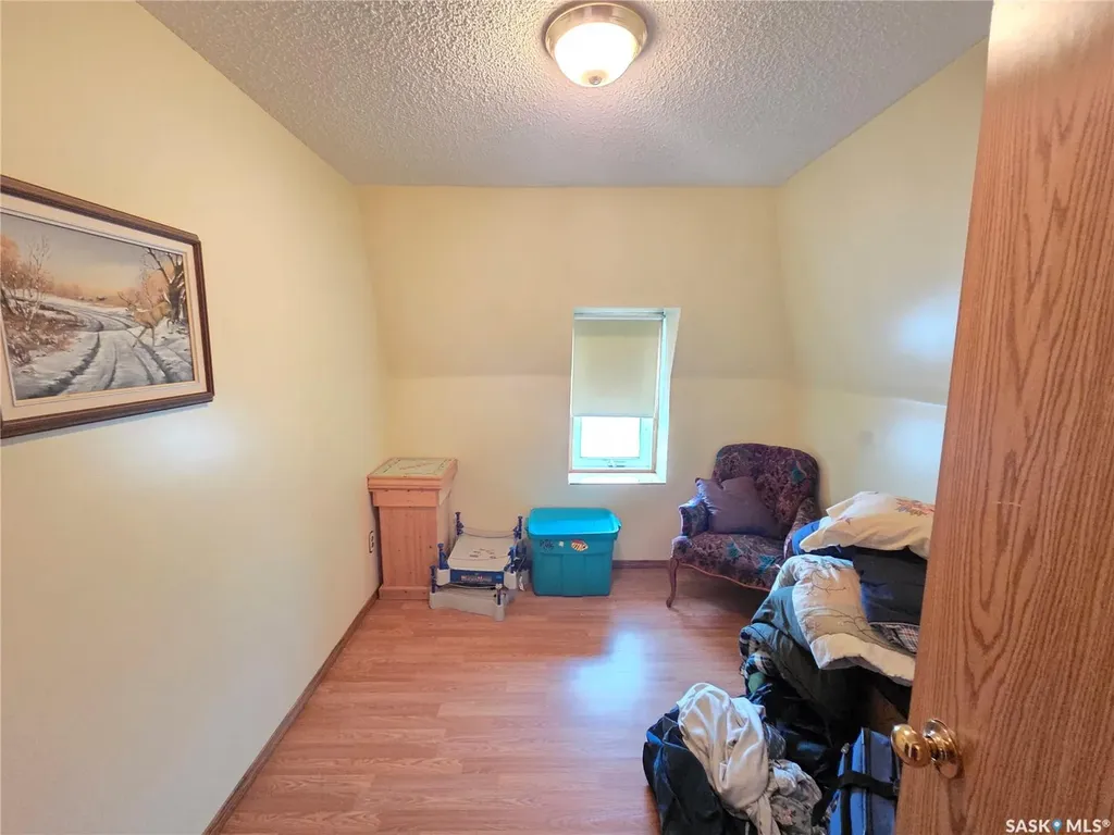 15 Adelaide Street Manor SK S0C 1R0