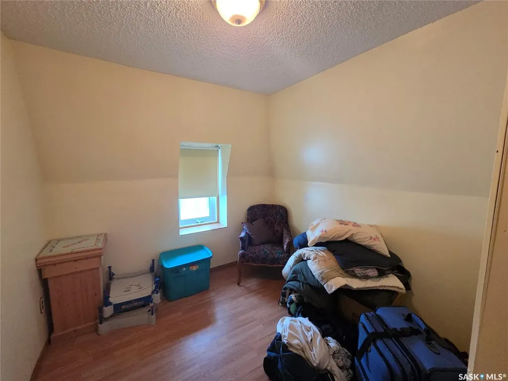 15 Adelaide Street Manor SK S0C 1R0