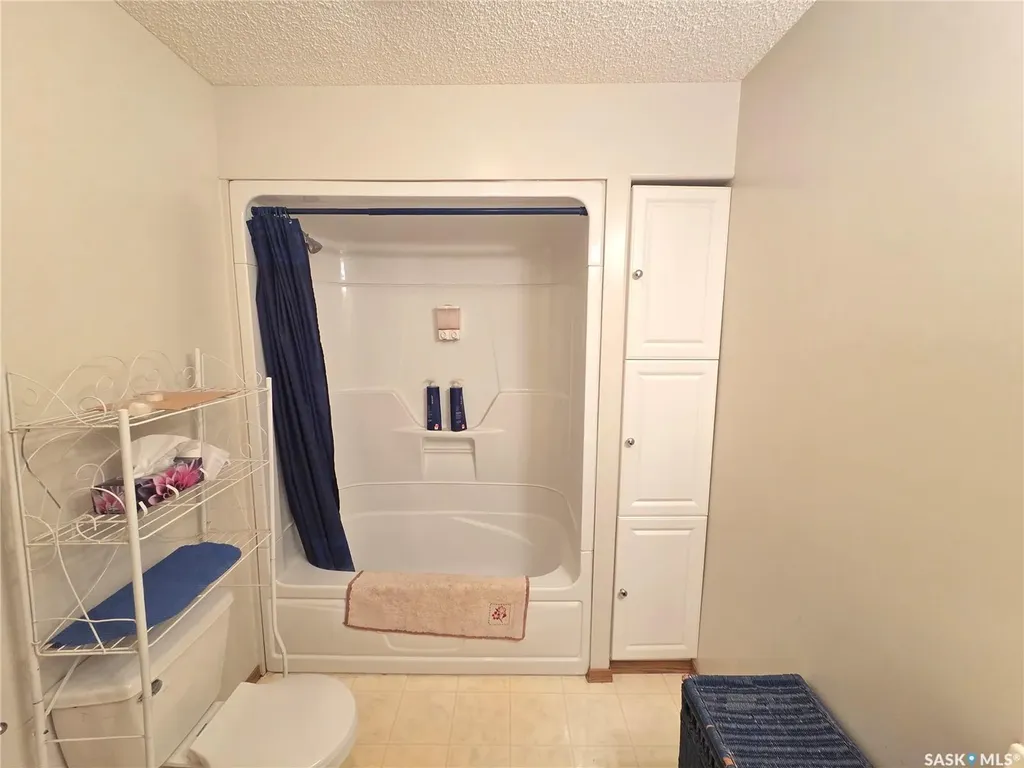 15 Adelaide Street Manor SK S0C 1R0