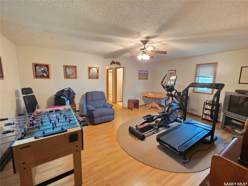15 Adelaide Street Manor SK S0C 1R0