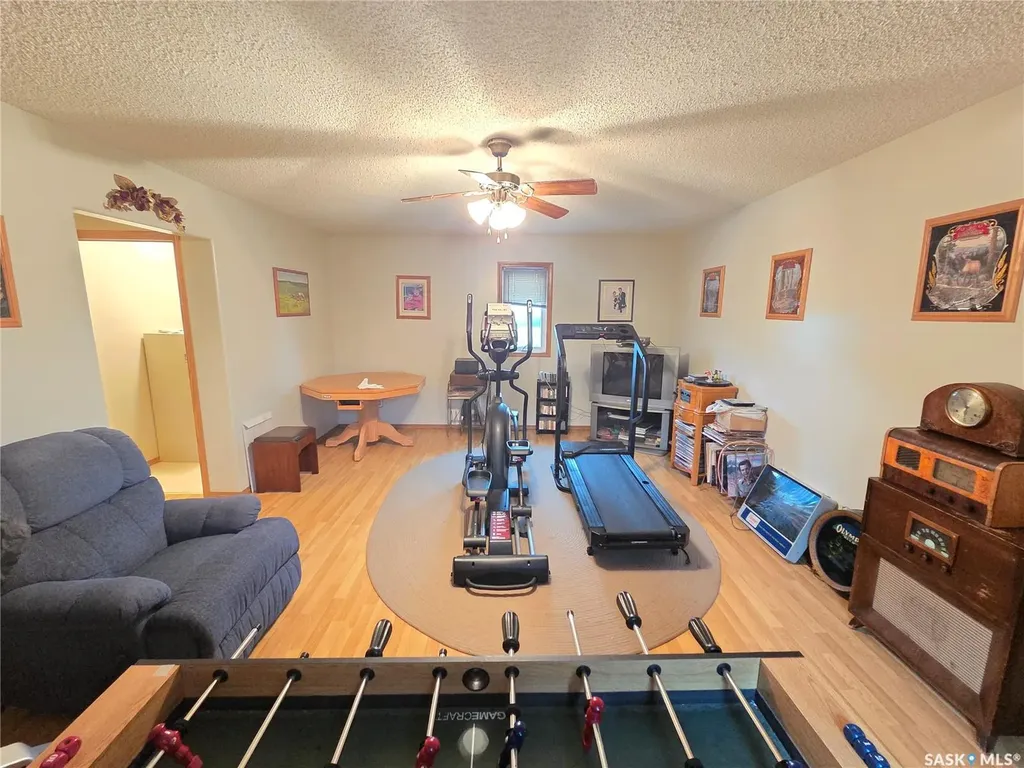 15 Adelaide Street Manor SK S0C 1R0