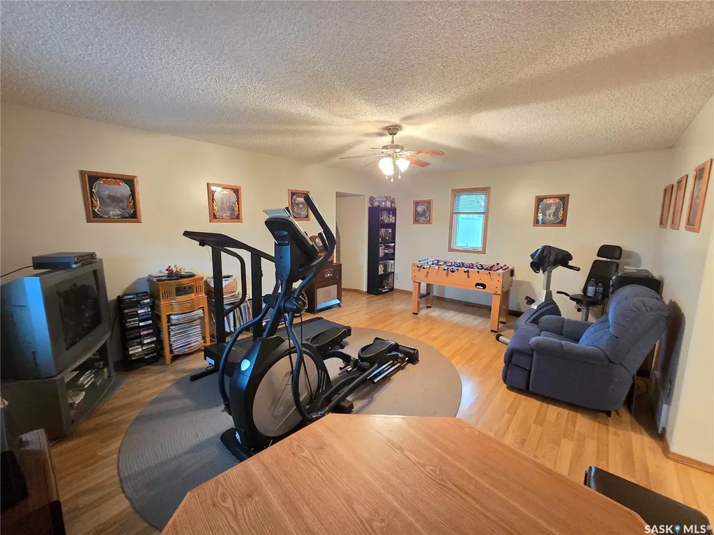 15 Adelaide Street Manor SK S0C 1R0