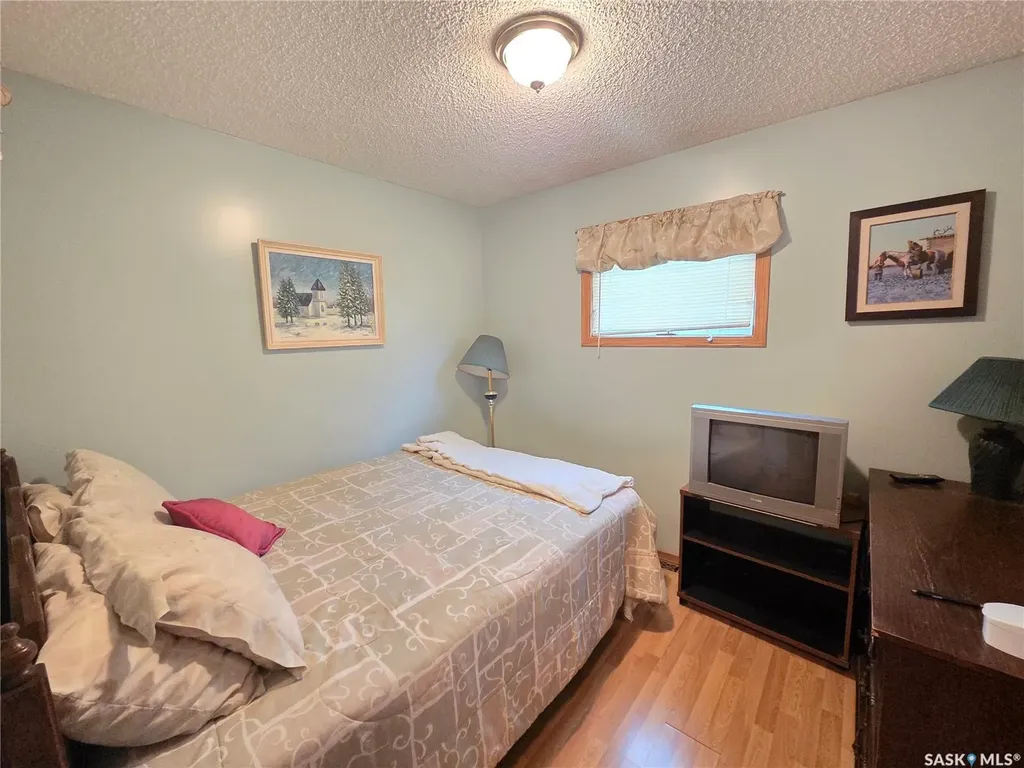 15 Adelaide Street Manor SK S0C 1R0