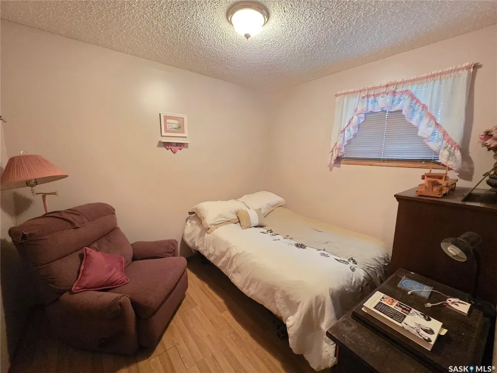 15 Adelaide Street Manor SK S0C 1R0