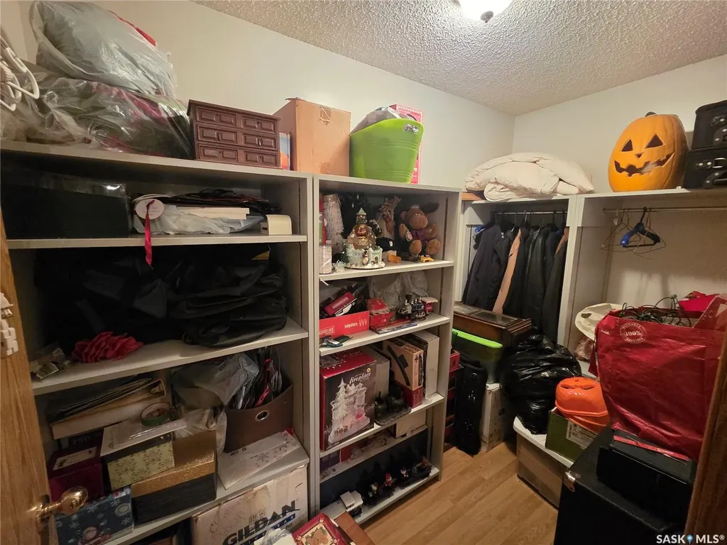 15 Adelaide Street Manor SK S0C 1R0