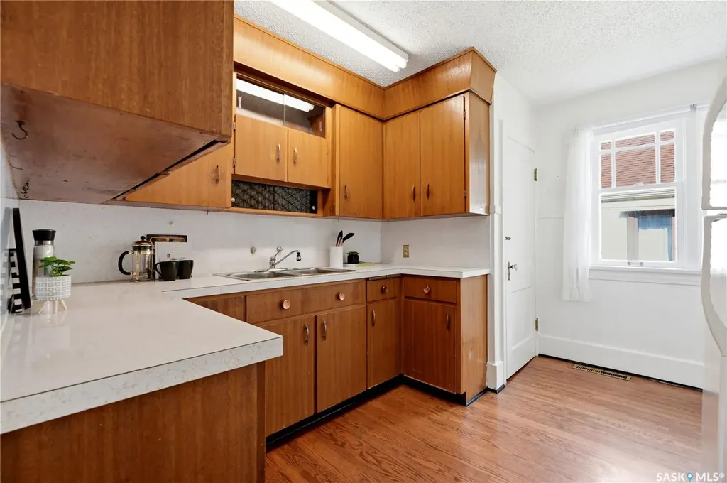 525 5th Street E Saskatoon SK S7H 1G2