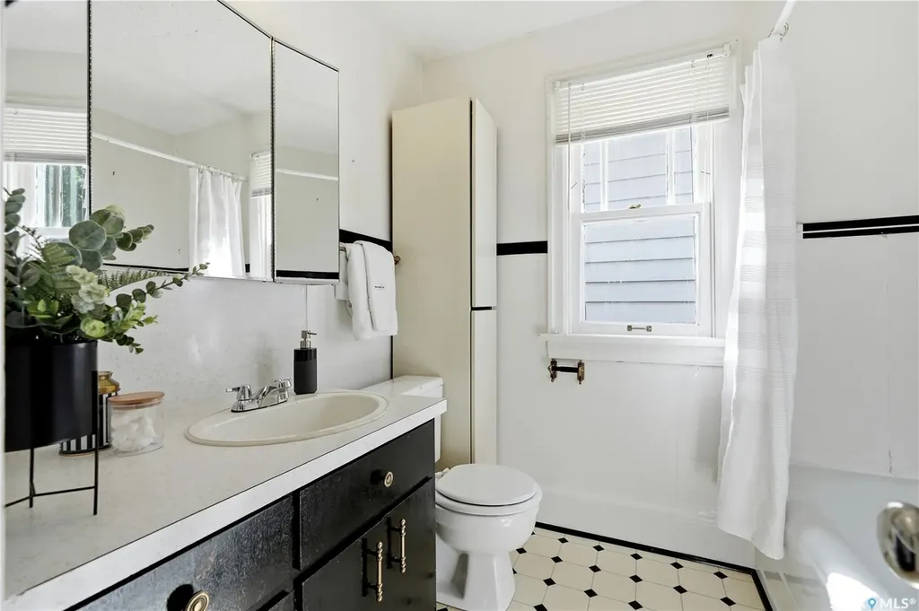 525 5th Street E Saskatoon SK S7H 1G2