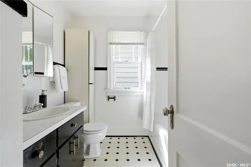 525 5th Street E Saskatoon SK S7H 1G2