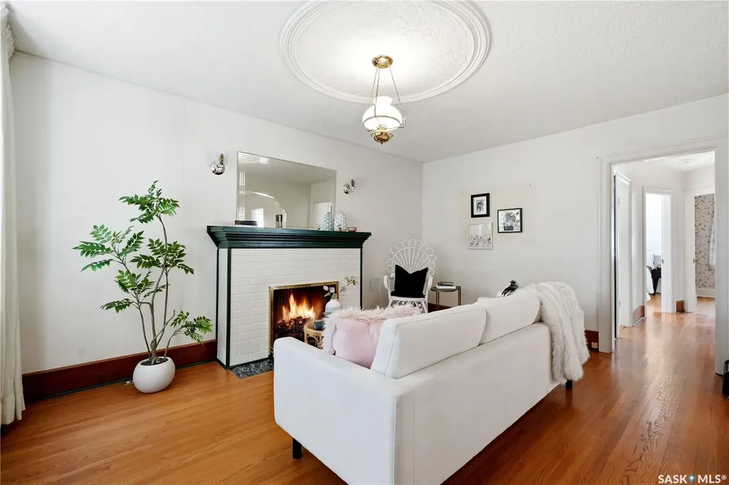 525 5th Street E Saskatoon SK S7H 1G2