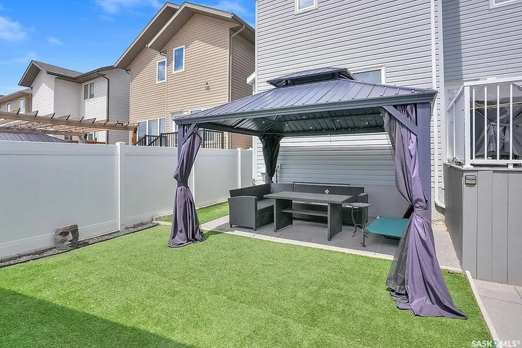 8705 Hincks Lane Regina SK S4Y 0B9
