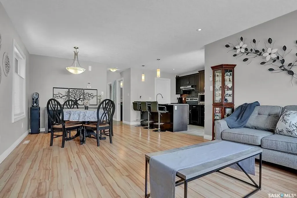 8705 Hincks Lane Regina SK S4Y 0B9