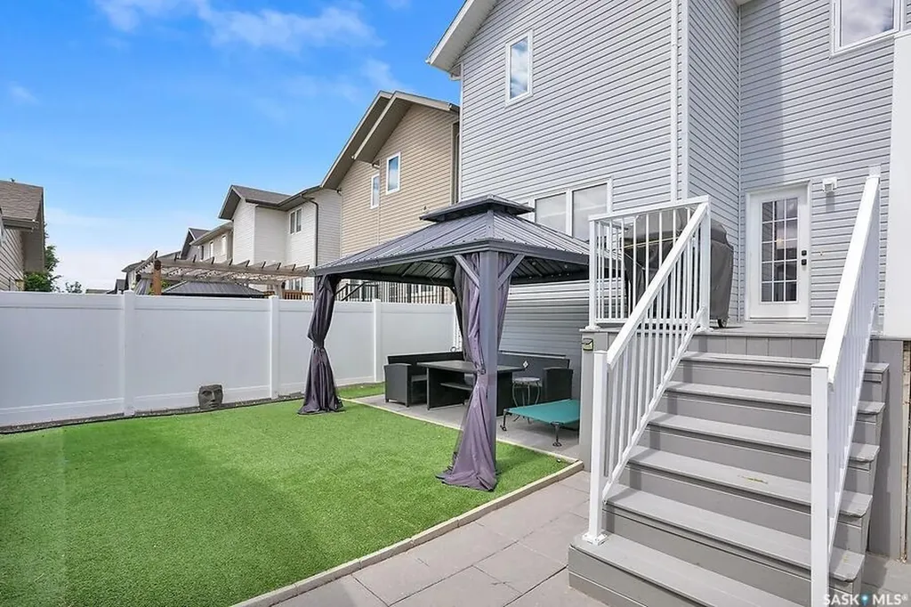 8705 Hincks Lane Regina SK S4Y 0B9