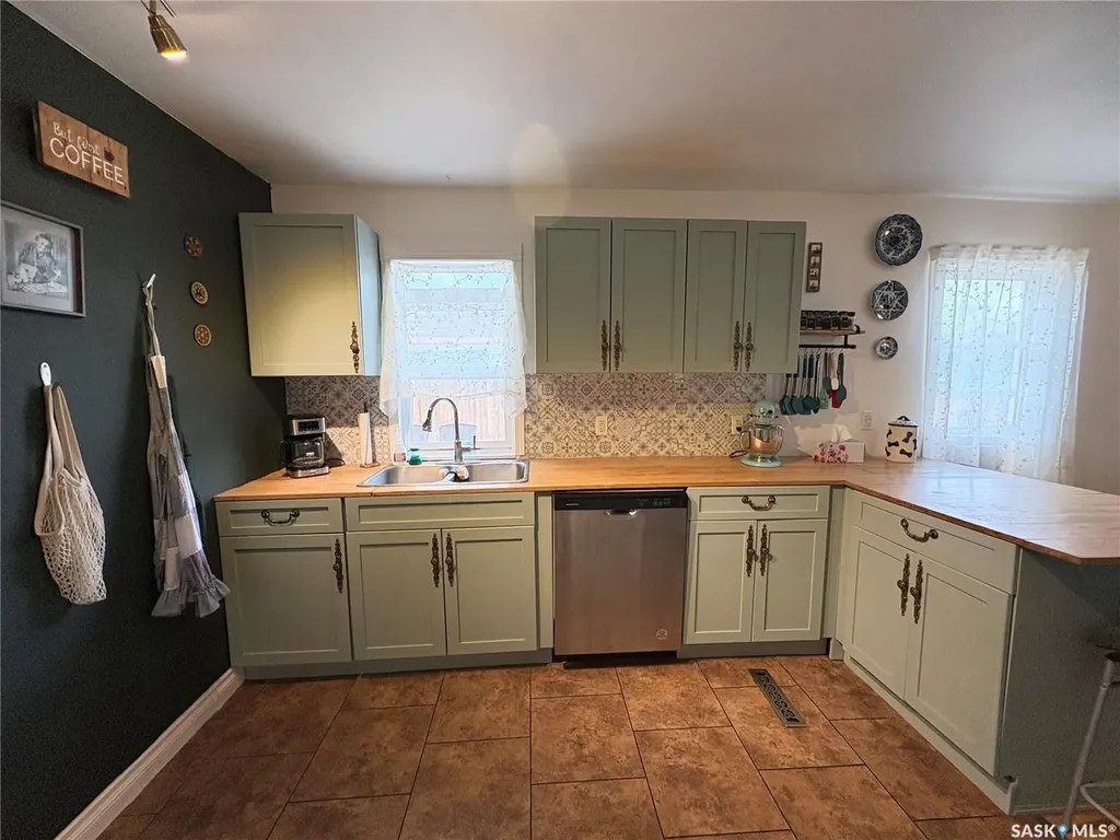 276 2nd Avenue E Unity SK S0K 4L0
