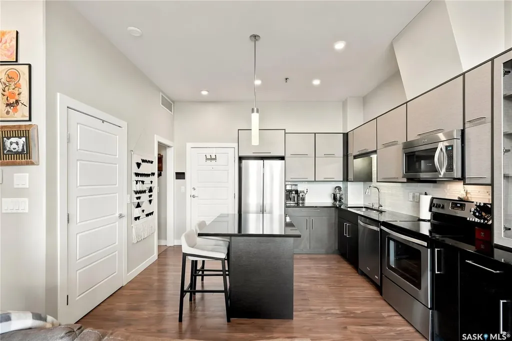 502 Perehudoff Crescent Saskatoon SK S7N 4H6