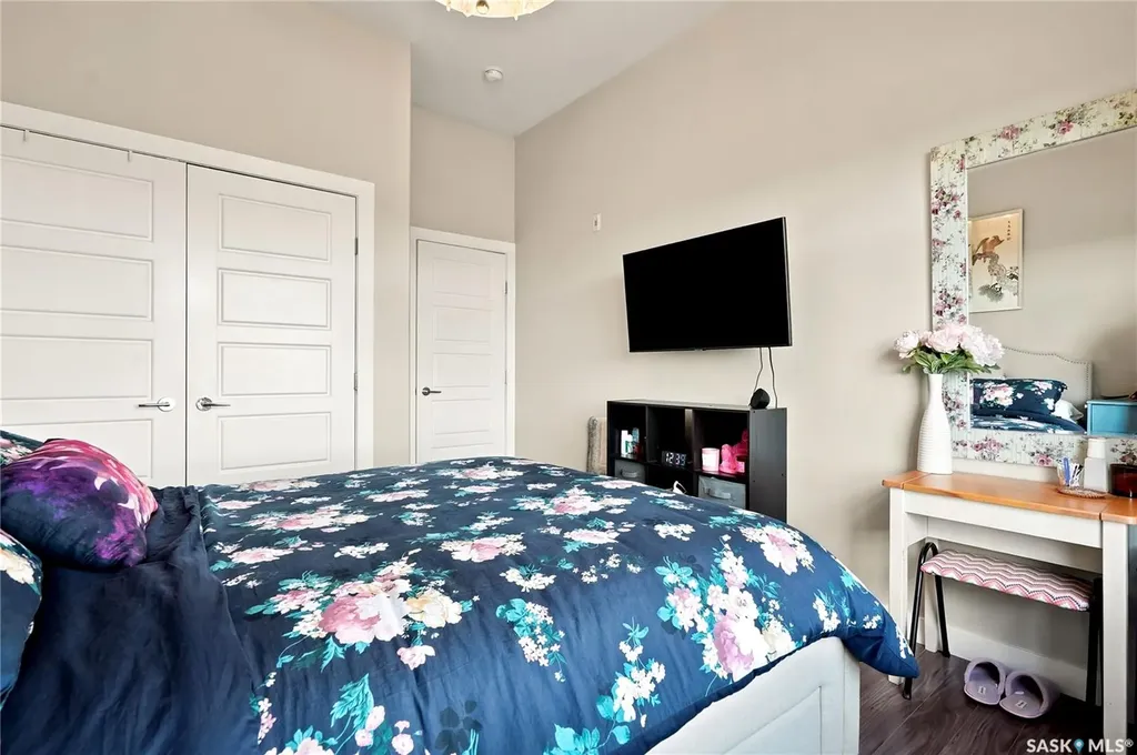 502 Perehudoff Crescent Saskatoon SK S7N 4H6