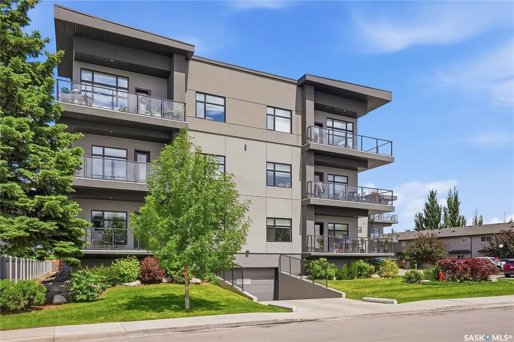502 Perehudoff Crescent Saskatoon SK S7N 4H6