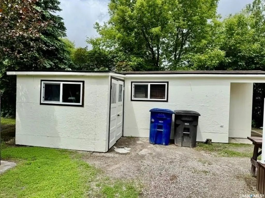 201 & 203 Park Street Leroy SK S0K 2P0