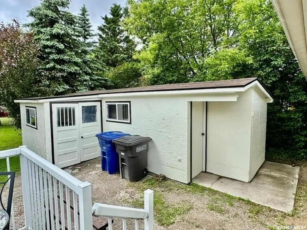 201 & 203 Park Street Leroy SK S0K 2P0