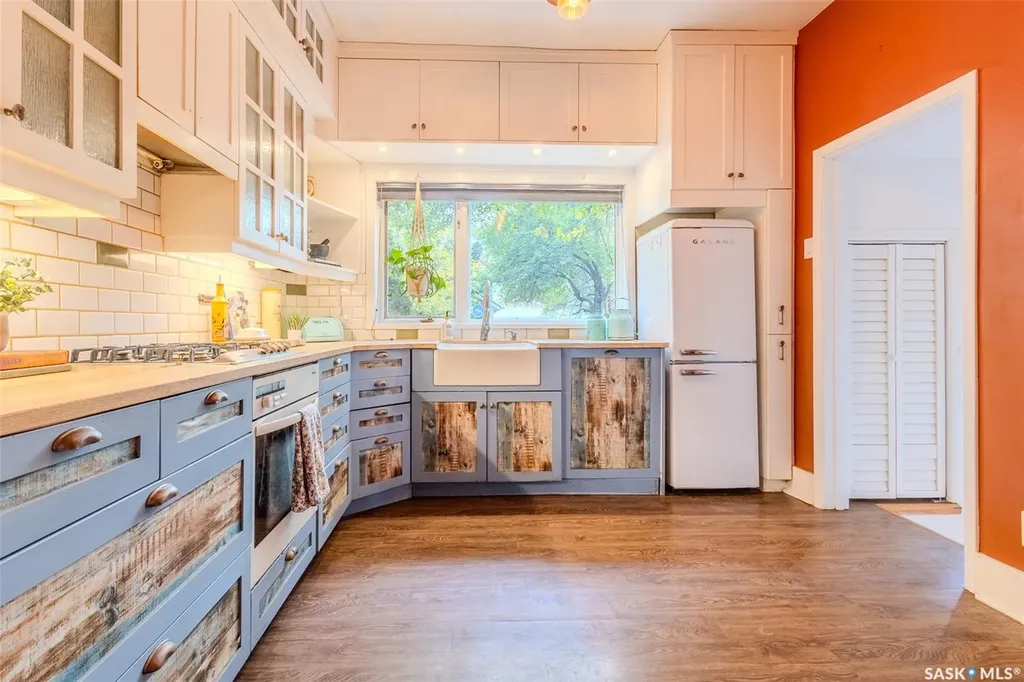 710 University Drive Saskatoon SK S7N 0J4