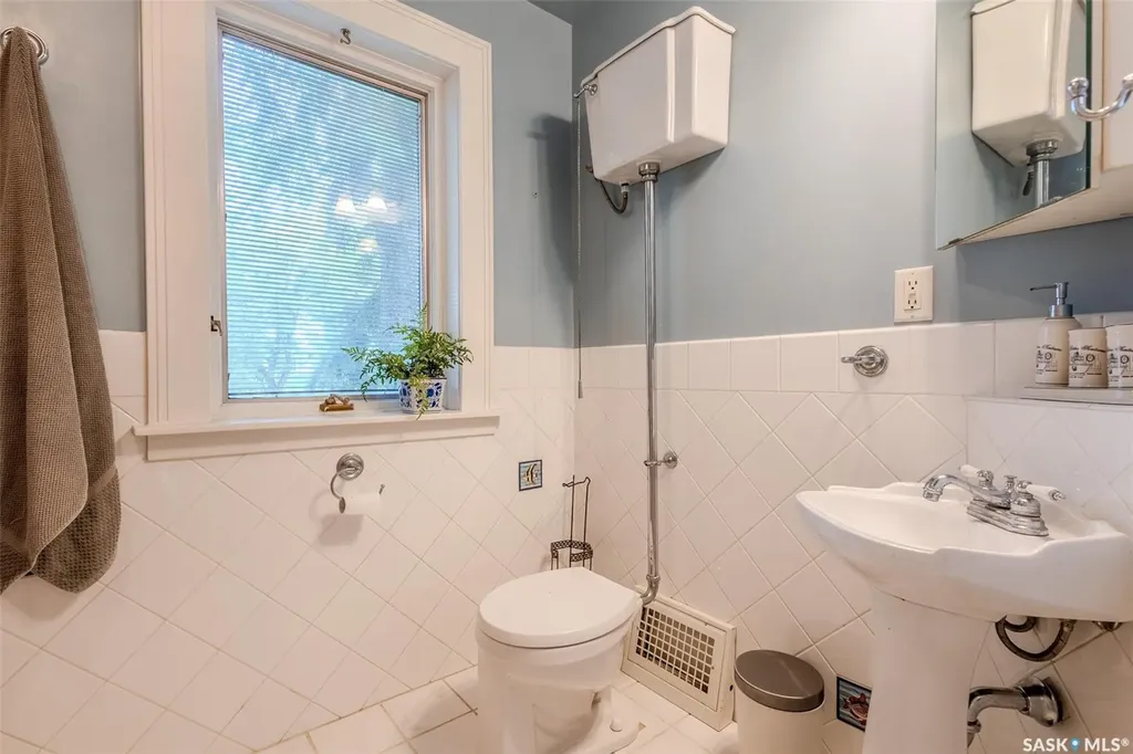 710 University Drive Saskatoon SK S7N 0J4