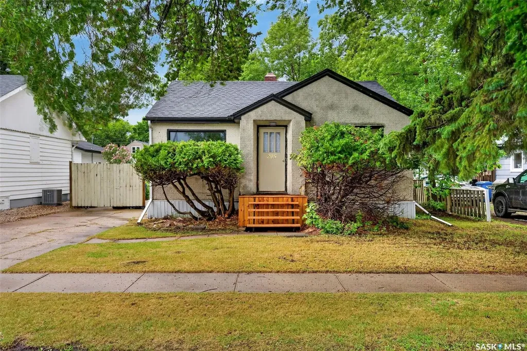 205 Bemister Avenue E Melfort SK S0E 1A0
