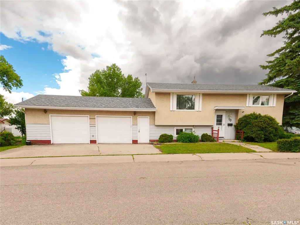 10 Roberts Place Regina SK S4T 6K6