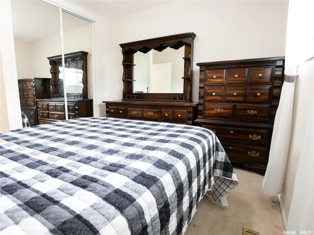 10 Roberts Place Regina SK S4T 6K6