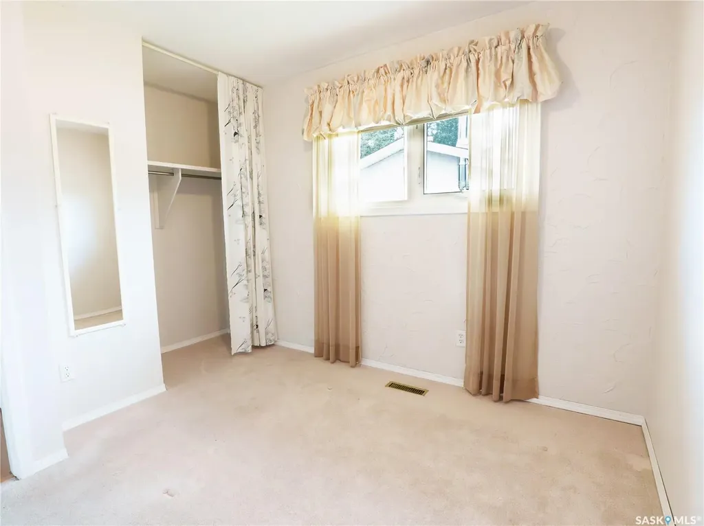 10 Roberts Place Regina SK S4T 6K6