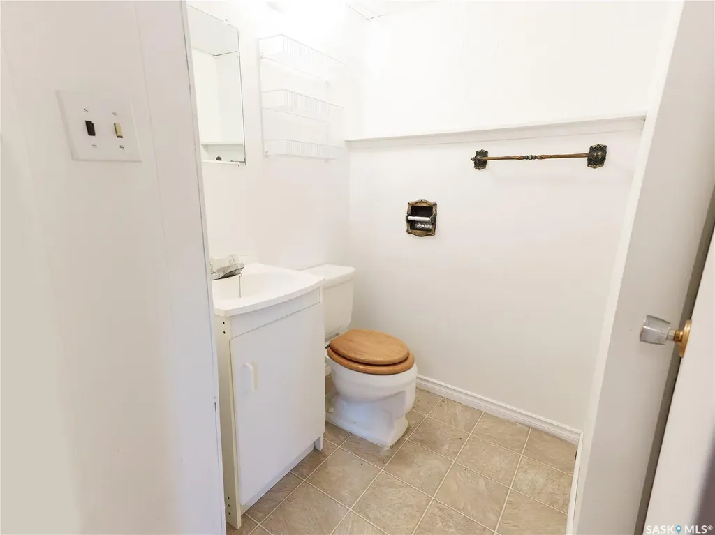 10 Roberts Place Regina SK S4T 6K6