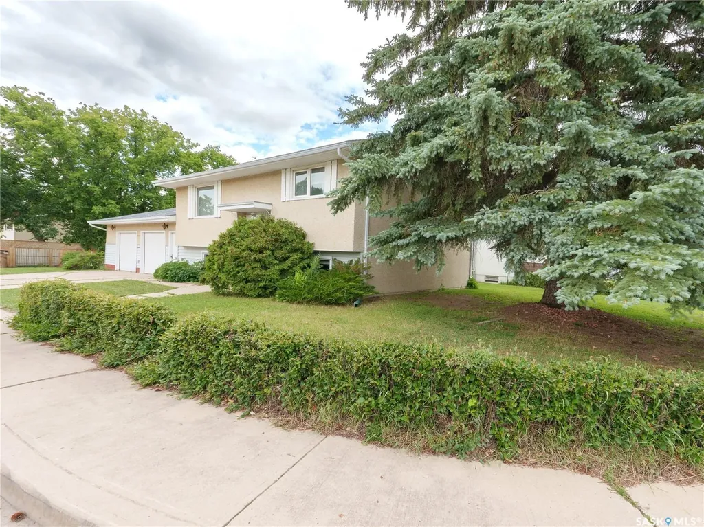 10 Roberts Place Regina SK S4T 6K6