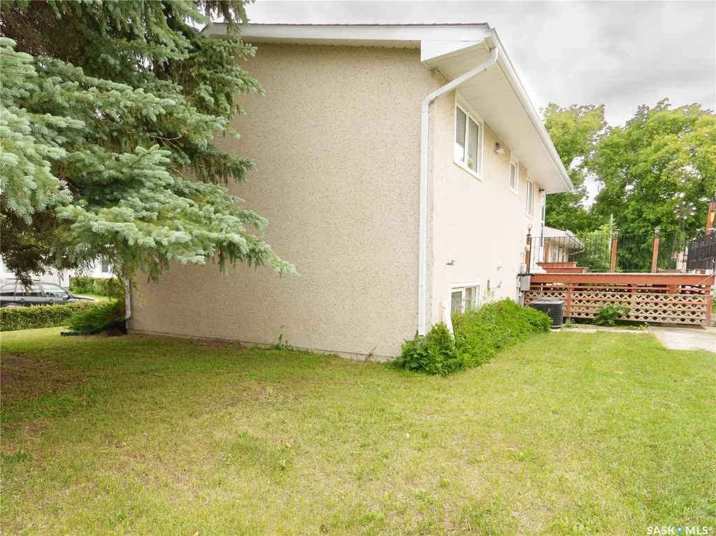 10 Roberts Place Regina SK S4T 6K6