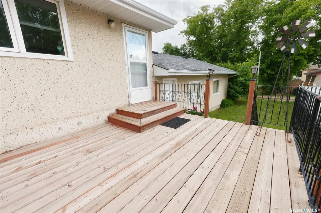 10 Roberts Place Regina SK S4T 6K6