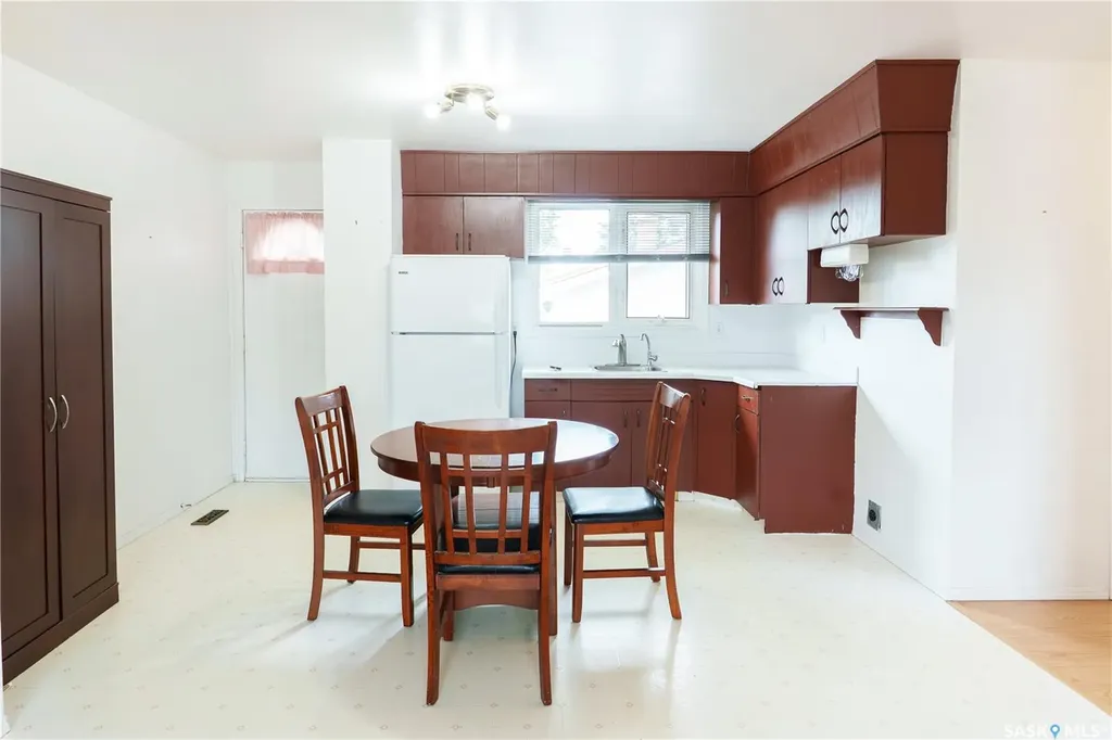 10 Roberts Place Regina SK S4T 6K6