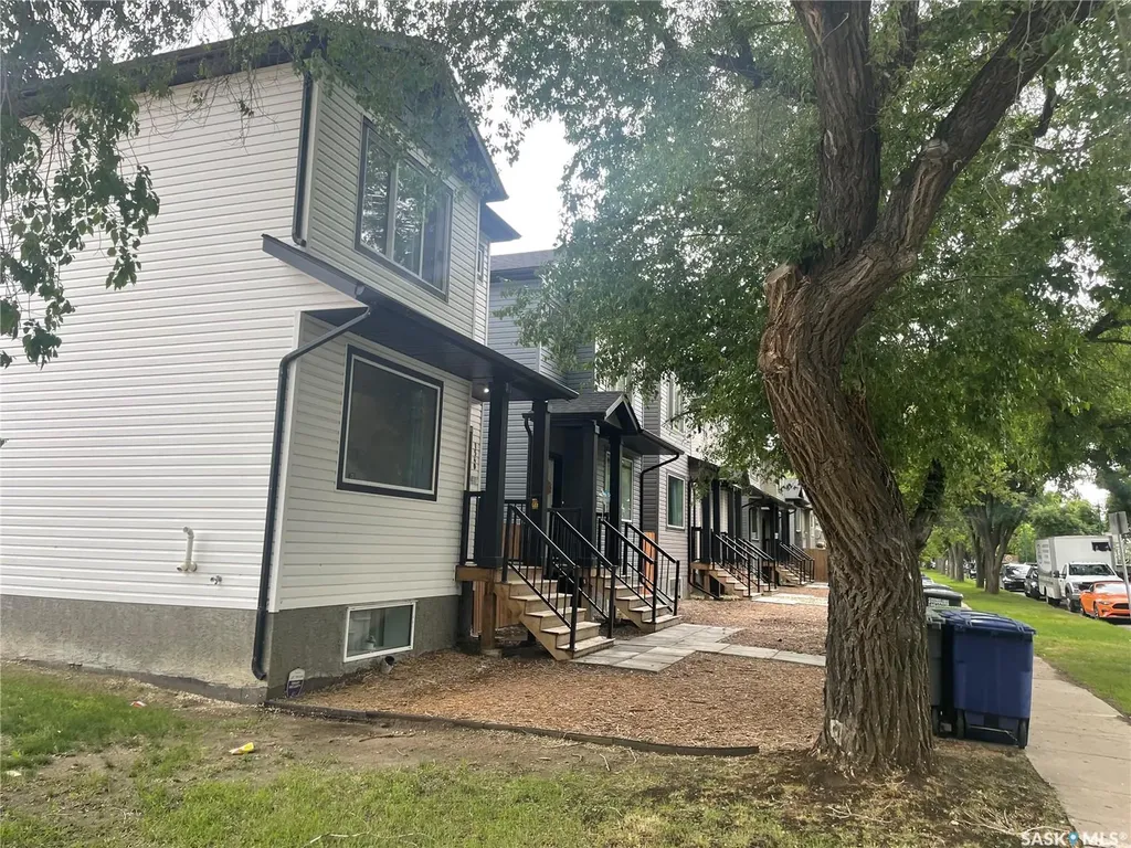 1530 B Avenue N Saskatoon SK S7L 1H1