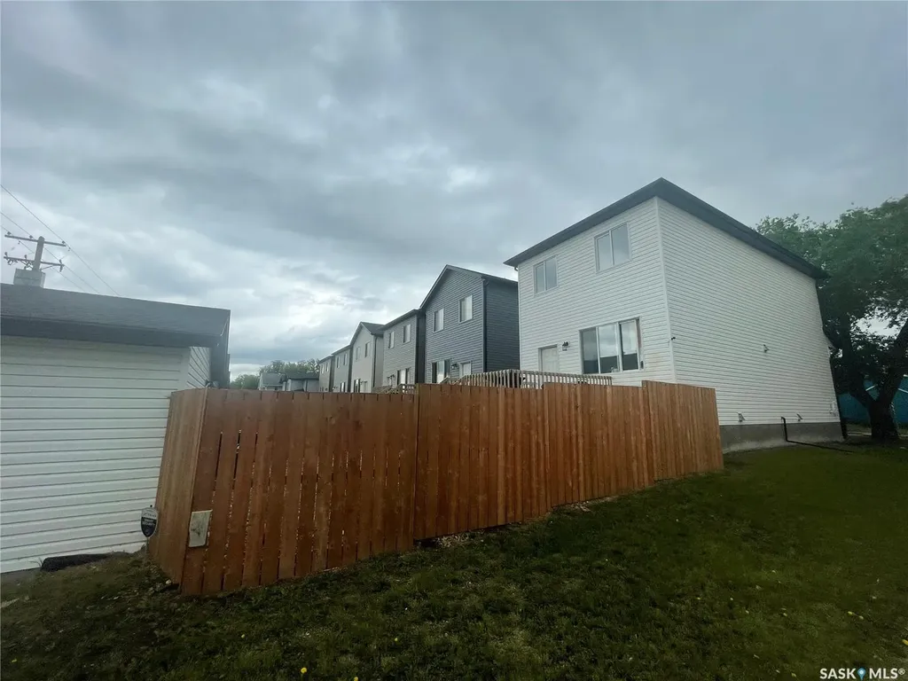 1530 B Avenue N Saskatoon SK S7L 1H1