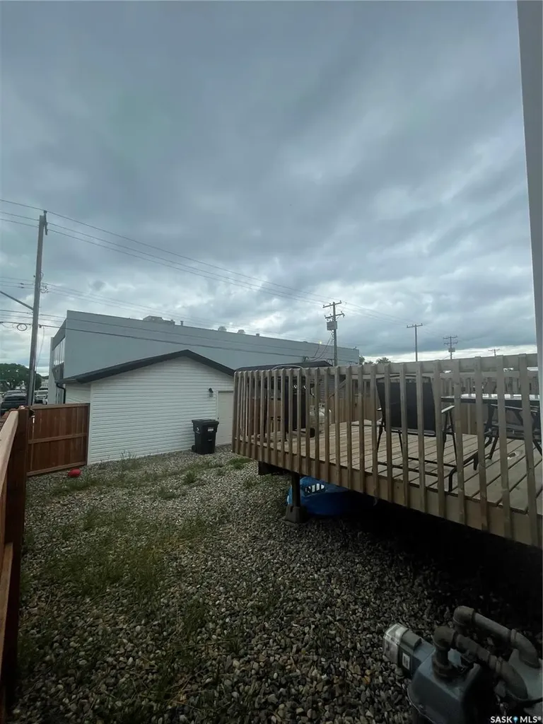 1530 B Avenue N Saskatoon SK S7L 1H1