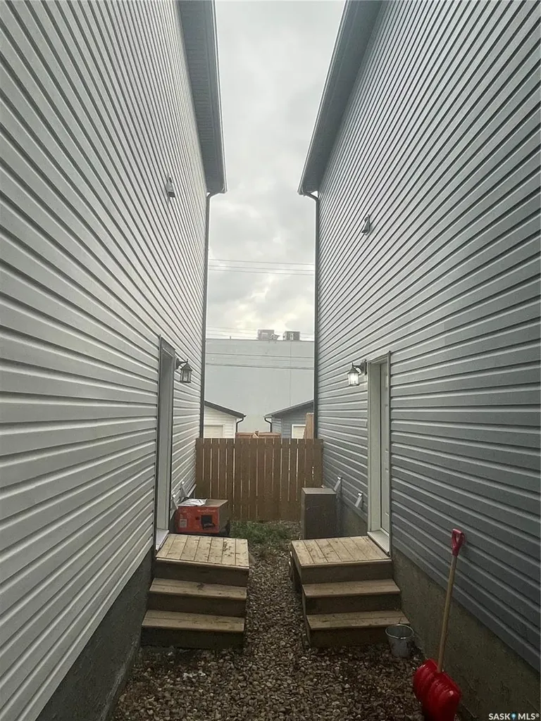 1530 B Avenue N Saskatoon SK S7L 1H1