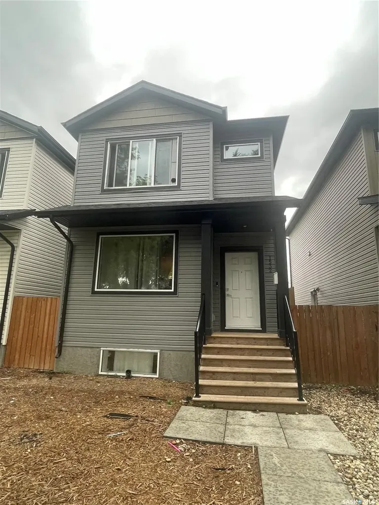 1530 B Avenue N Saskatoon SK S7L 1H1