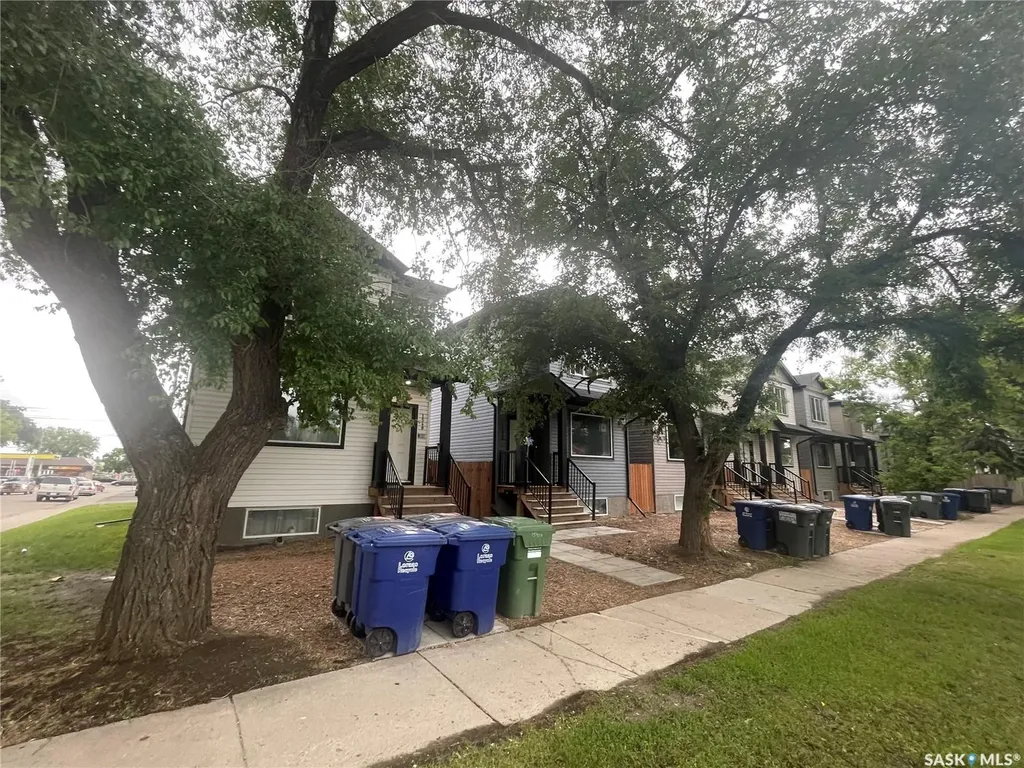 1530 B Avenue N Saskatoon SK S7L 1H1