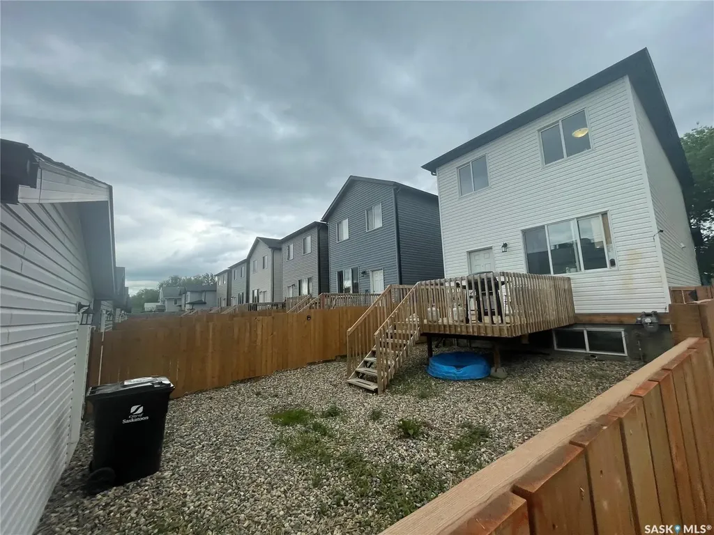 1530 B Avenue N Saskatoon SK S7L 1H1