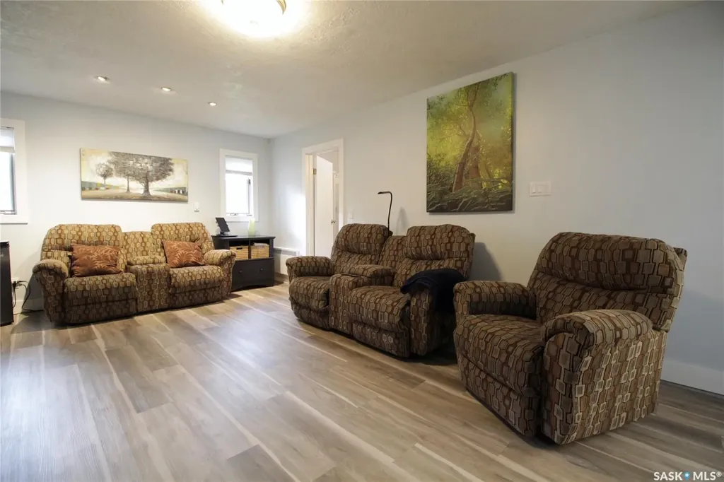 808 Ellice Street Moosomin SK S0G 3N0