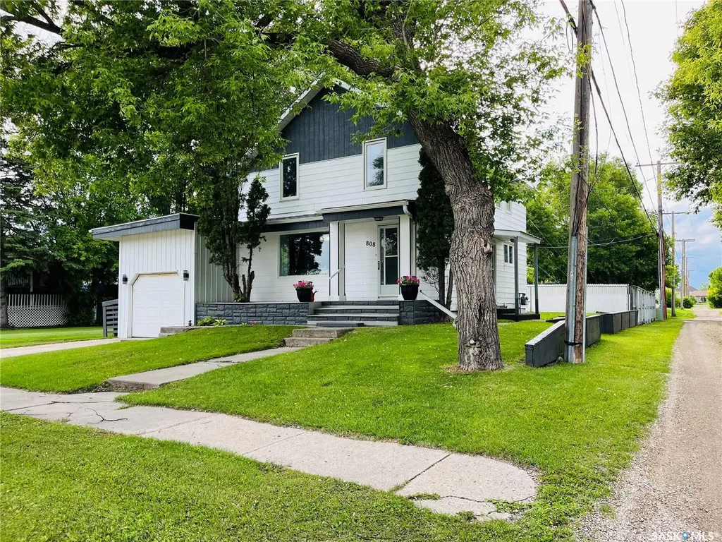 808 Ellice Street Moosomin SK S0G 3N0