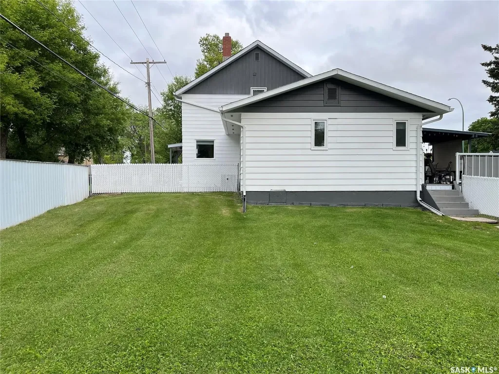 808 Ellice Street Moosomin SK S0G 3N0