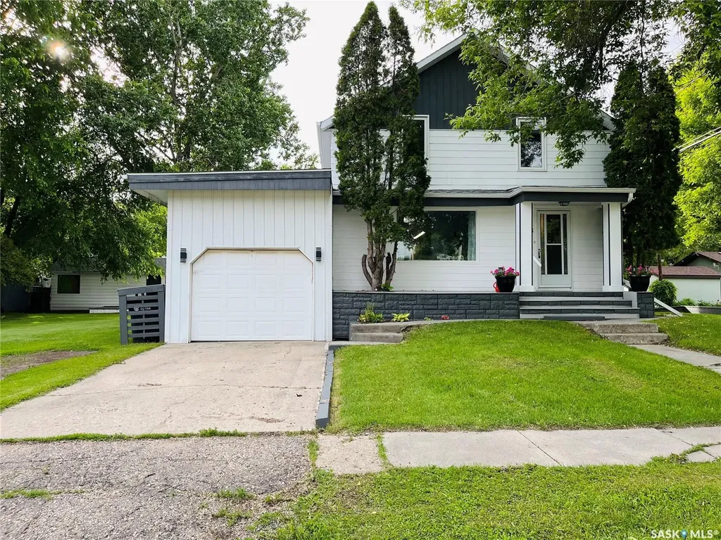 808 Ellice Street Moosomin SK S0G 3N0